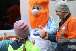 Домовой «Екатеринбурггаза» подарил сказку воспитанникам интерната для слабовидящих детей
